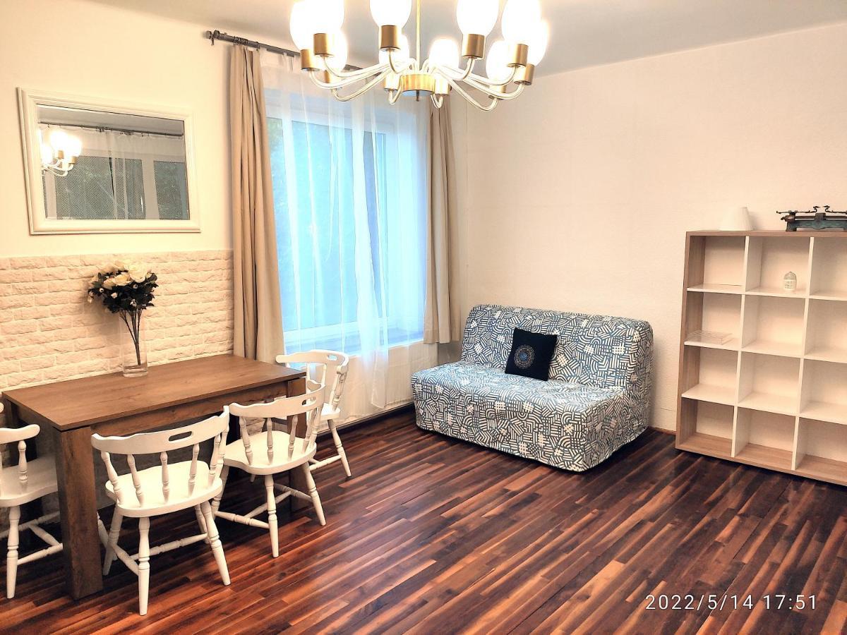 Romantic Two Bedroom Apartments In The Hills Of Budapest With Private Parking Buitenkant foto